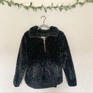 Abercrombie & Fitch Leopard Sherpa Pullover in Black/Gray | Size Small
